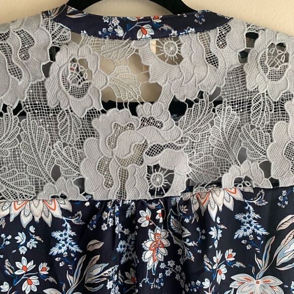 Beautiful Floral dress Brand Tiny size small - Picture 6 of 7
